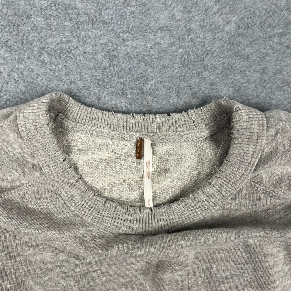 Free People Sweatshirt Women Medium Gray Cut Sleeve Crew Neck Distressed Hem - Picture 3 of 9